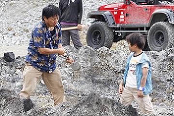 2011年（45歳）　映画『ウルトラマンサーガ』の撮影現場。演技指導するおか監督。